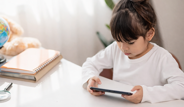 Screens Train the Brain To